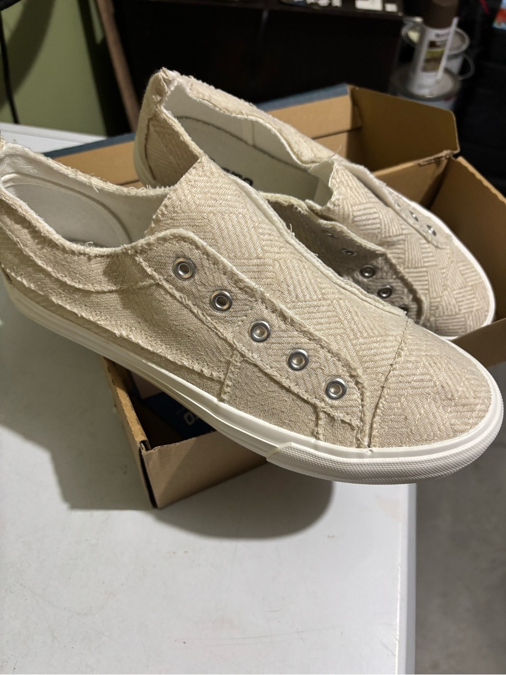 Casual Slip-On Women's Sneakers - Cream Canvas - Picture 2 of 6